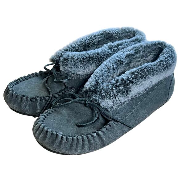 Minnetonka Shoes - Minnetonka Women’s Moccasin Slippers Size 9N Gray Lined Ankle Booties lodgecore